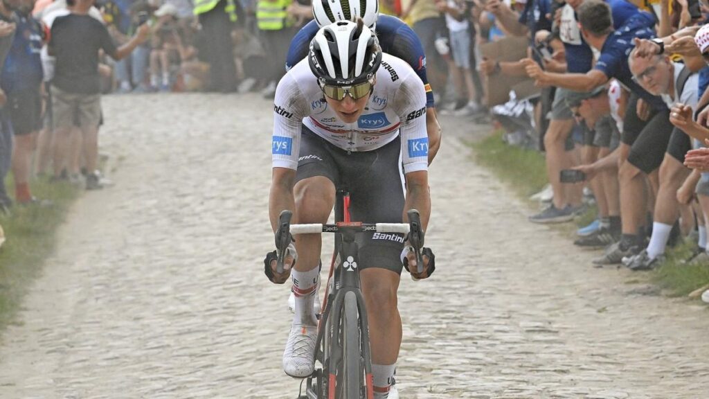 Paris-Roubaix ‘never gets easier’ says Zoe Bäckstedt after supporting teammates Dygert and Consonni to top 10s