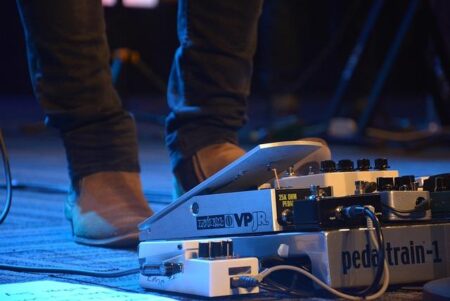 Ride the Wave: Discover the Innovative Hybrid Shape of OneUp Pedals!