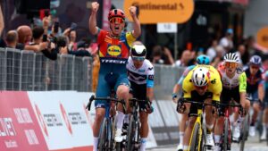 Drama Unfolds at Giro d’Italia 2025: Max Kanter Faces Penalties and Relegation in Stage 4 Sprint!