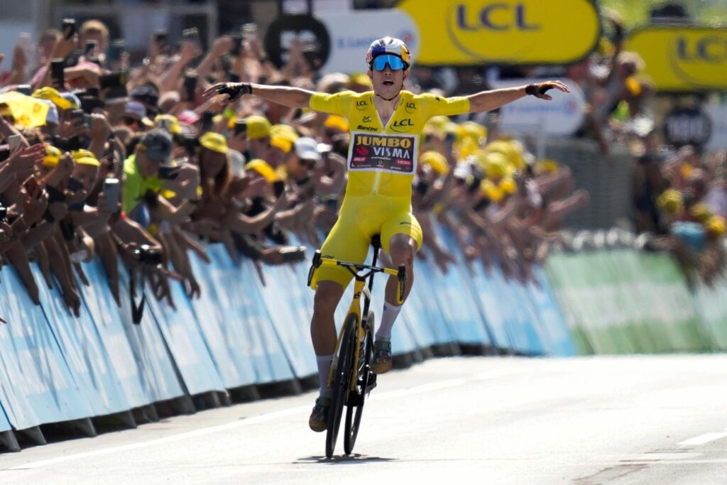 Wout van Aert and Olav Kooij find their lead-out groove again at the Giro d’Italia