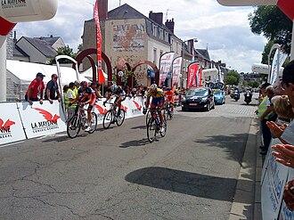 Boucles de la Mayenne: Thibaud Gruel claims prologue victory and takes overall lead
