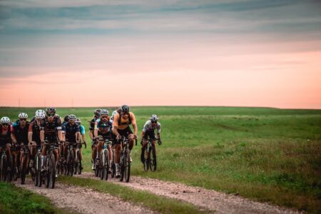 Unbound 200 Contenders Brace for Drying Course Amid Heat, Wind, and Mud Challenges