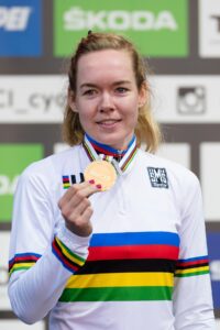 Cycling Legend Vos Seizes Thrilling Victory in Women’s Tour de France Opening Stage with Dazzling Late Attack