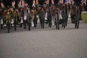 Riders Caught Sneaking Back into Tour de Guadeloupe Peloton Face Immediate Disqualification – Watch the Shocking Moment!