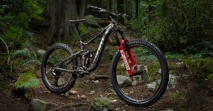 Giant Launches Limited-Edition Reign SE with Eye-Catching Black Lightning Finish, Perfect for Bike Parks