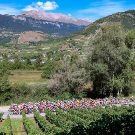 Elise Chabbey Shines in Stage 2 of Tour de Romandie Féminin While Urška Žigart Seizes the Overall Lead