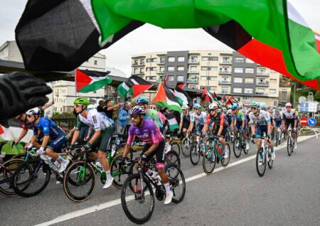 Thrilling Two-Up Breakaway Sprint Decides Shortened Stage 16 Amid Vuelta a España Protests