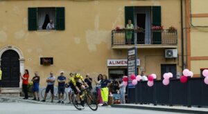 Geurts Powers Through Grueling Seventh Stage to Dominate Giro d’Italia Women