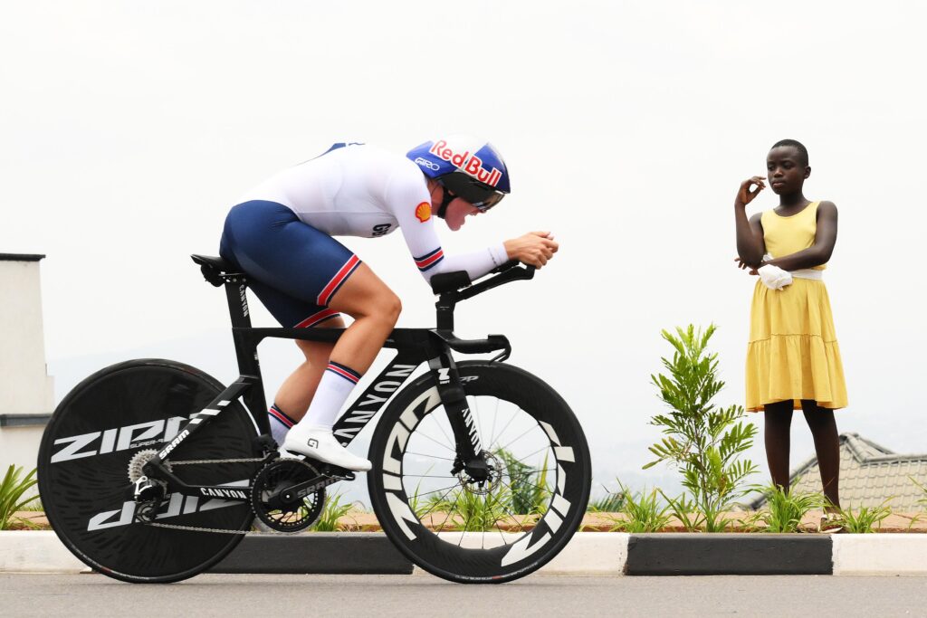 Zoe Bäckstedt Powers to Victory in Under-23 Women’s Time Trial at Road World Championships