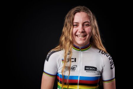 Zoe Bäckstedt Powers to Victory in Under-23 Women’s Time Trial at Road World Championships