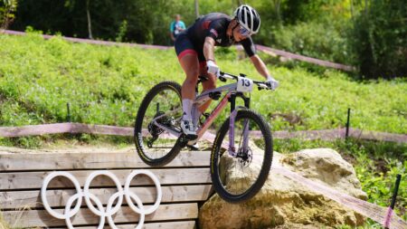 Evie Richards Clinches 2025 Mountain Bike World Cup Short Track Title as Rissveds and Martin Dominate Final Round in Mont-Sainte-Anne