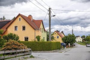 When Everything Falls Apart: Unraveling the Horst Case
