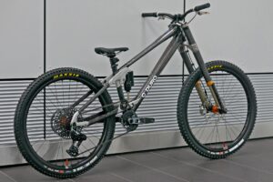 Meet Šemík: The CDuro High Pivot Gen2 Enduro Bike Prototype Built to Conquer Cliff Jumps!