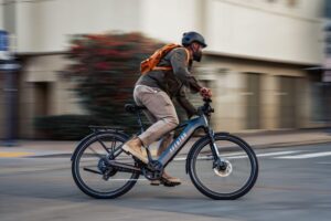 Enjoy Year-Round Bike Commuting: Tips to Stay Motivated Through the Gloomy Months Enjoy Year-Round Bike Commuting: Tips to Stay Motivated Through the Gloomy Months