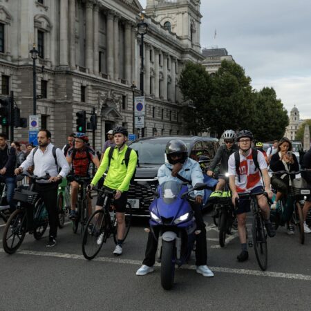 Rush Hour Chaos: Cyclists Navigate Increasing Near Misses During Busy Commutes