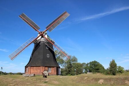 Mathieu van der Poel’s Road to Victory Opens Up at Benidorm World Cup After Michael Vanthourenhout’s Illness Withdrawal