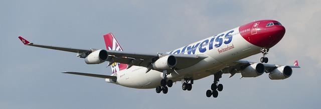 Inside the Airport’s Ultimate Bike-Busting Baggage Gauntlet: Dr. Hutch’s Wild Test Ride Inside the Airport’s Ultimate Bike-Busting Baggage Gauntlet: Dr. Hutch’s Wild Test Ride
