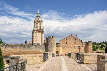 Vuelta a Burgos: Matthew Brennan wins uphill sprint to Alto del Castillo on opening stage