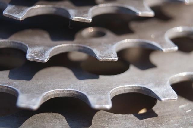Shimano GRX Gears Up for a Game-Changing 13-Speed Upgrade with New MicroSpline Road Freehub Bike Rumors Hint Shimano GRX Will Go 13-Speed On New MicroSpline Road Freehub