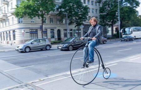 Penny Farthing Riders Smash Multiple World Records Despite Serious Injuries ‘He had a break, and his body wouldn’t allow him to get back on’ – penny farthing riders break multiple world records