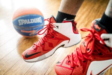 Superstar LeBron James Gets a Custom 32-Inch Canyon Grizl CF